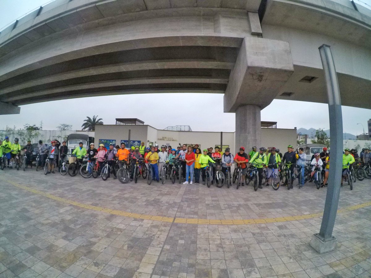 GMU_Lima's tweet photo. Ayer vivimos una noche de museo con #TurismoEnBici en el Cementerio #PresbíteroMaestro gracias a la @benedelima https://t.co/evEvMfD39v