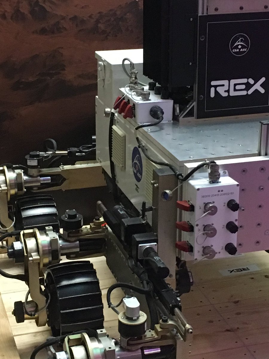 starbuilders_'s tweet photo. We found this weekend a six-wheeled Mars Rover.
A rover ready to collect rocks and soil samples on @OntarioScienceCentre 👏

#astronomy #space #solarsystem #cosmos #milkyway #galaxy #universe #astronauts #humansinspace #robots #robotic #explorer #robotsonmars https://t.co/oCzS5zT1eF