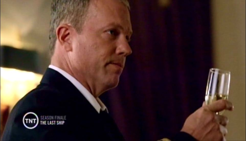 BlackhawkStrykr's tweet photo. @LastShipTV More #AdmiralHunkaliciousSlattery pics for #SlatterySunday I cann't wait to see him on his "hunt" for Kelsi- go get her #Slattery! #TheLastShip #AdmiralSlattery #CaptainSlattery #SlatteryInCharge #FitForAFight https://t.co/kYyJFjTZT6