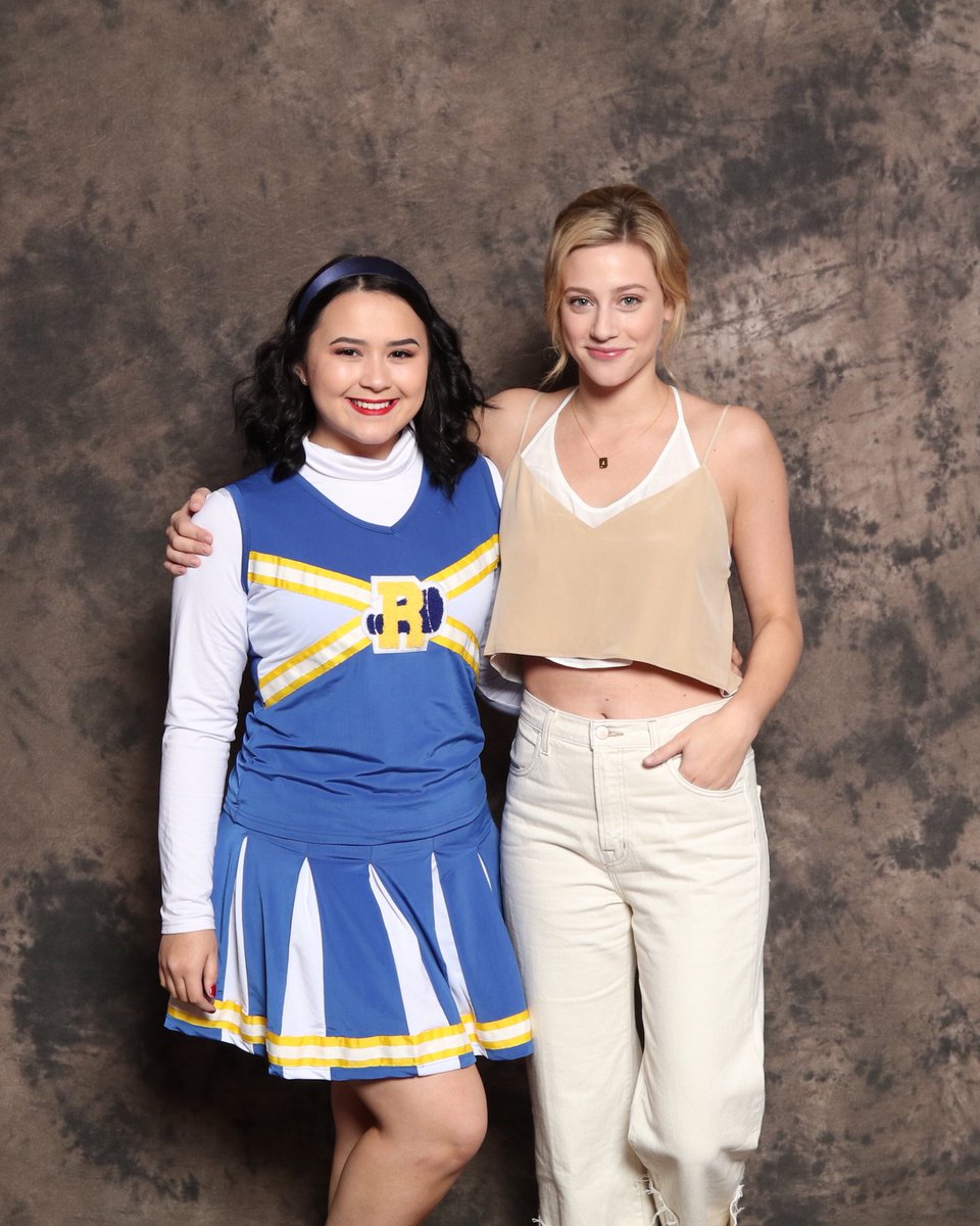 Mjoyner__'s tweet photo. soooo happy I got to meet these legends +my @ArchieComics is slowly getting signed by the cast #DallasFanDays #DallasFanDays2018 #riverdale https://t.co/xf6N0eejrP