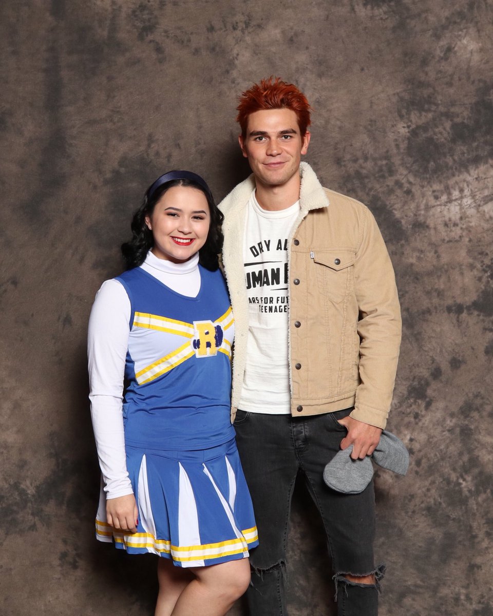 Mjoyner__'s tweet photo. soooo happy I got to meet these legends +my @ArchieComics is slowly getting signed by the cast #DallasFanDays #DallasFanDays2018 #riverdale https://t.co/xf6N0eejrP