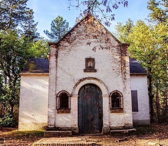 A #church in the #woods in #Herentals

#abandoned #decay #abandonedchurch #kerk #verlaten #verlatenkerk #urbex #exploration #forest #bos #bossen #herfst #herfst2018 #autumn #autumn2018 #fall #fall2018 #verval #vervallen #natuur #nature