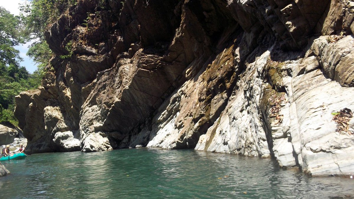 4 Miami-area tourists killed in rafting accident in Costa Rica bit.ly/2CWp07c https://t.co/QPHFtqrmDi