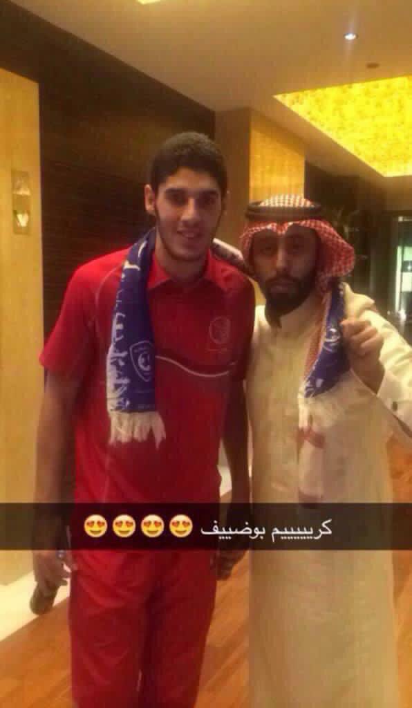 الطواقي اللي يقولون بأن جمهور النصر مبسوطين على إصابة عموري ،،،

تراكم صورتوا مع كريم بو ضيف مو علشانه فاز فريقة على النصر ولا علشانه جحفل النصر بهدف بل علشانه كسر ابراهيم غالب ..