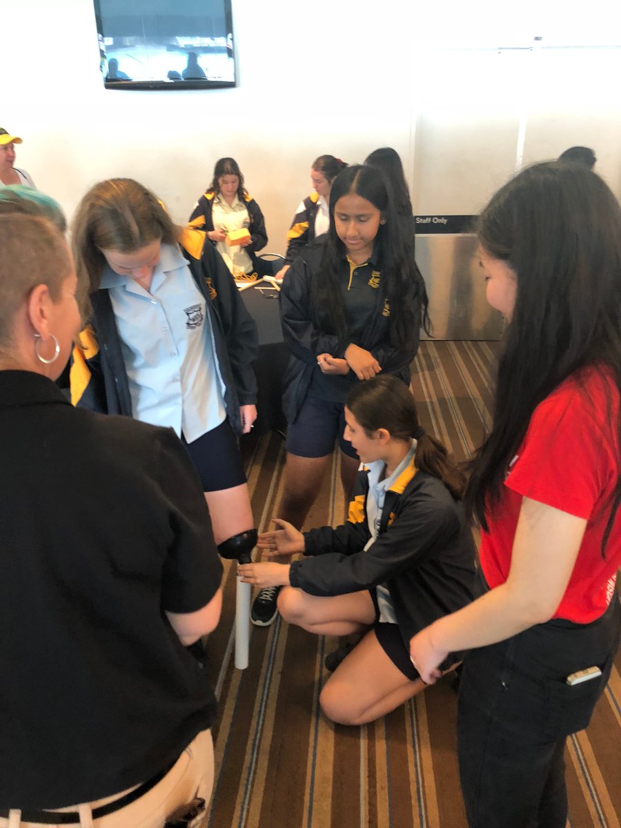 UNSWEngineering's tweet image. It's been a great start to Invictus Games today. 

Students from Holsworthy High School joined us for our first Prosthetic Leg Workshop, with a visit from @mscott Secretary for @NSWEducation  @InvictusSydney @WeAreInvictus #InvictusGames2018