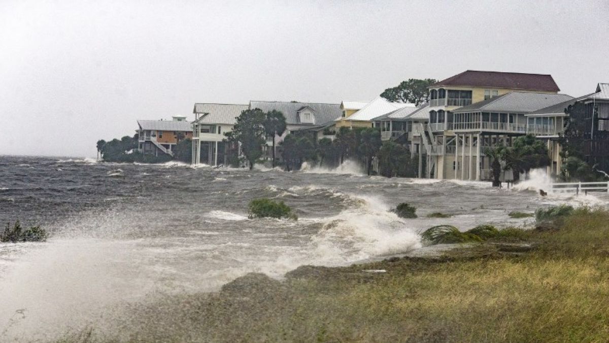 T13's tweet image. Huracán Willa se fortalece a categoría 4 en el Pacífico mexicano » t13.cl/274536