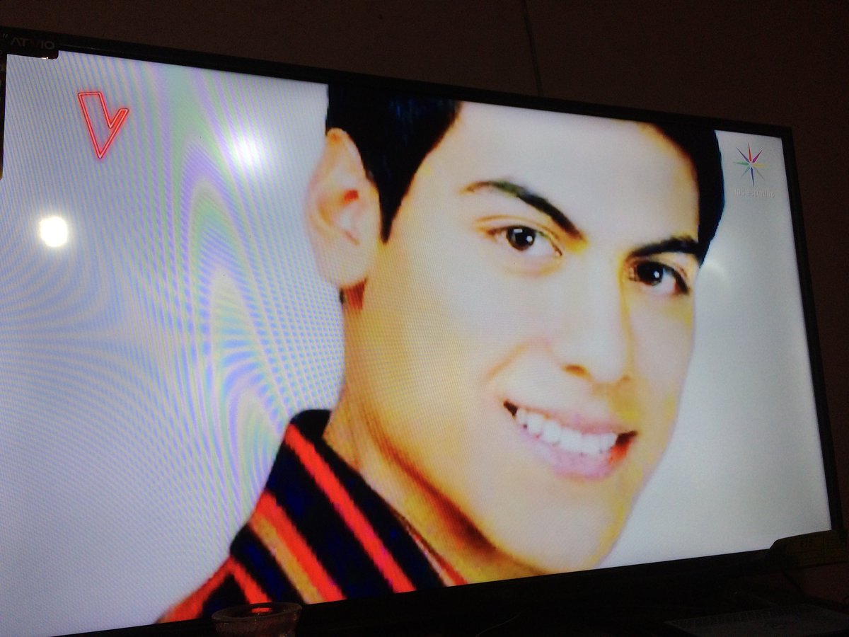 CarigueDurango's tweet photo. Ustedes se acuerdan de este chamacón? 😏 cuando ya éramos #Riveristas y no lo sabíamos ☺️ #TeamCarlos #LaVozMexico #SoyCarigue❤️ GRACIAS!!! @_CarlosRivera por darnos tanto desde entonces 😍 https://t.co/1m8Bt7ZQoq