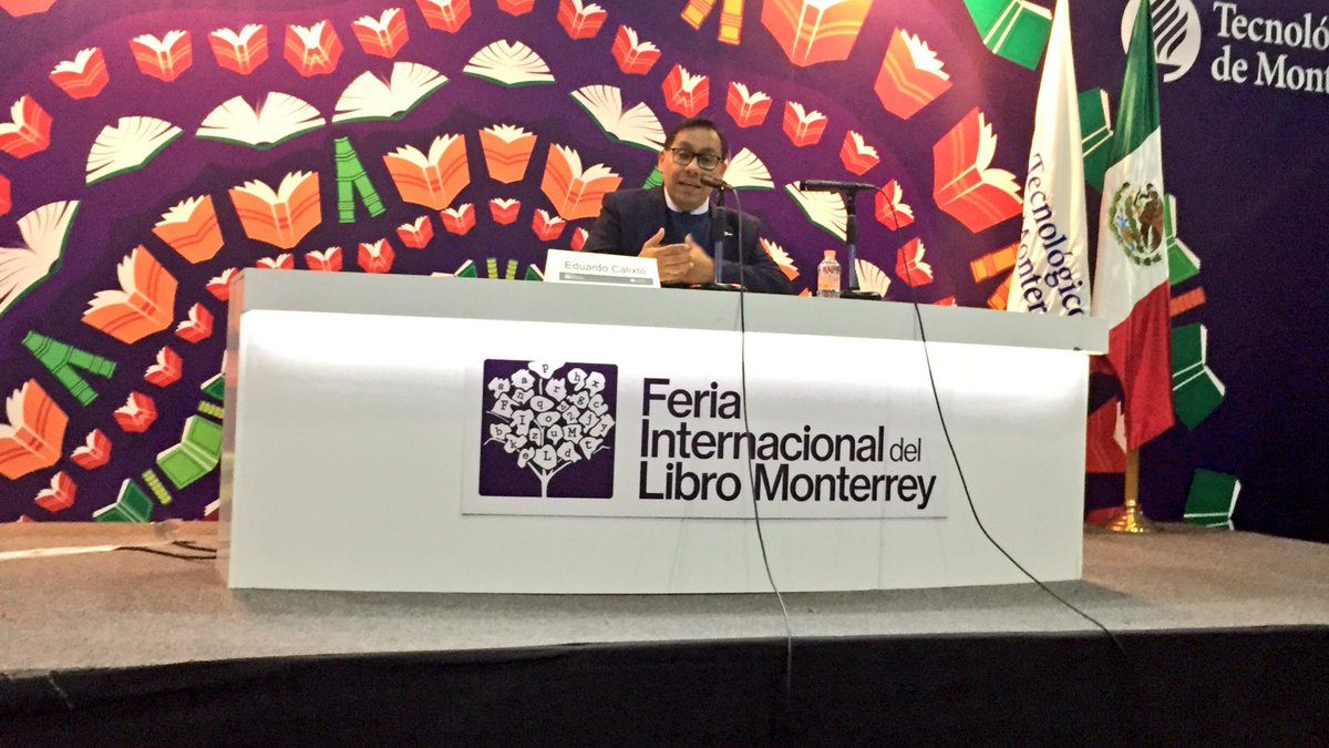 penguinbienmx's tweet photo. “Cuando te enamoras le proyectas a esa persona tus deseos más especiales” @ecalixto en la @FeriaLibroMty #FILMty18. Sigan aquí la transmisión: https://t.co/XSMbsHjW2l https://t.co/W4sb6CR3Gh