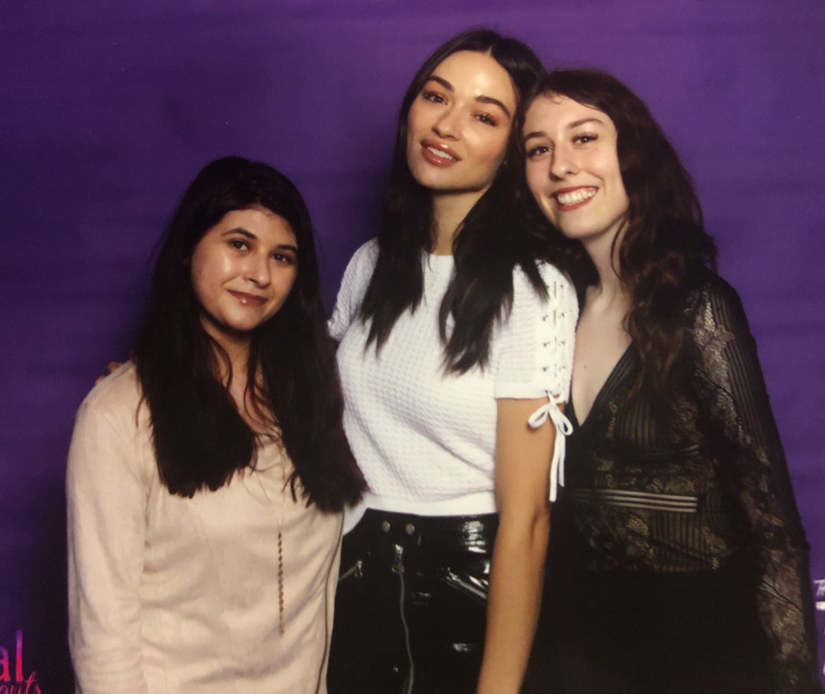 dgsara2's tweet photo. 📷 | Crystal Reed with fans at  #TFMIC5 https://t.co/HpaoyzQ4sA