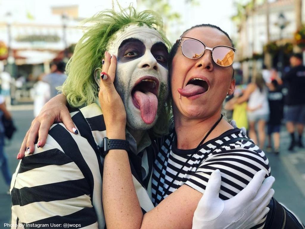 UniStudios's tweet photo. Now let's do a serious pose. 

Perfect. https://t.co/Yd0ghRWkn3