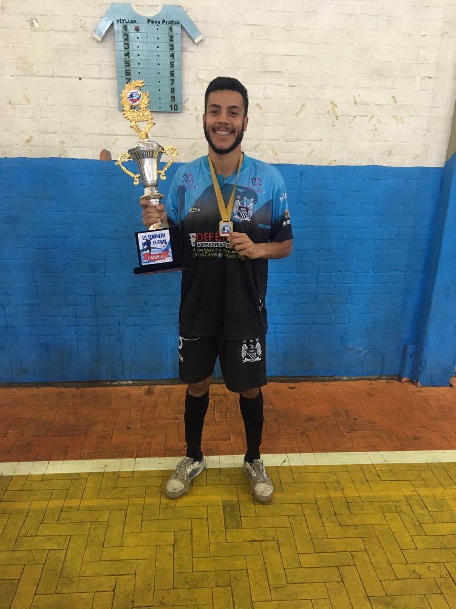 udougao's tweet photo. Só agradecer ao meu bruxo matheusinho pelo convite e a gurizada do mistura pela oportunidade de correr com e por eles. Graças a bênção de Deus e a dedicação de todos, nos consagramos campeões. Campeão do segundo torneio M&amp;M de futsal. #ÉosGurisDoMistura #TeveGol #Ferrinho 🏆⚽ https://t.co/pe7rcs4c0j
