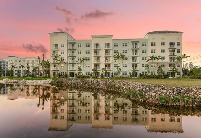 LiveAtSignature's tweet photo. Portico in Sunrise, looks even better at sunset 🌅 https://t.co/0Sfj0HMPdI https://t.co/TqG0Eglonn