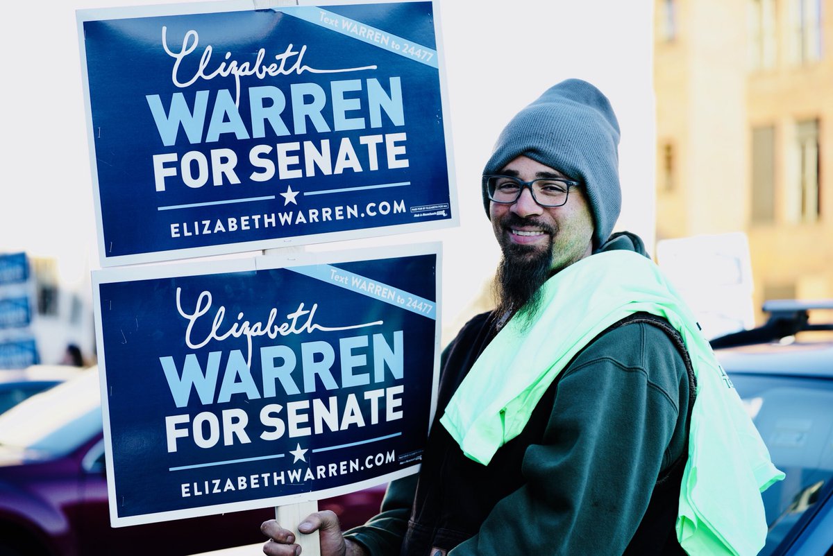 ewarren's tweet photo. This is what a grassroots army looks like. #WGBYdebate https://t.co/Udn1Sv70UN