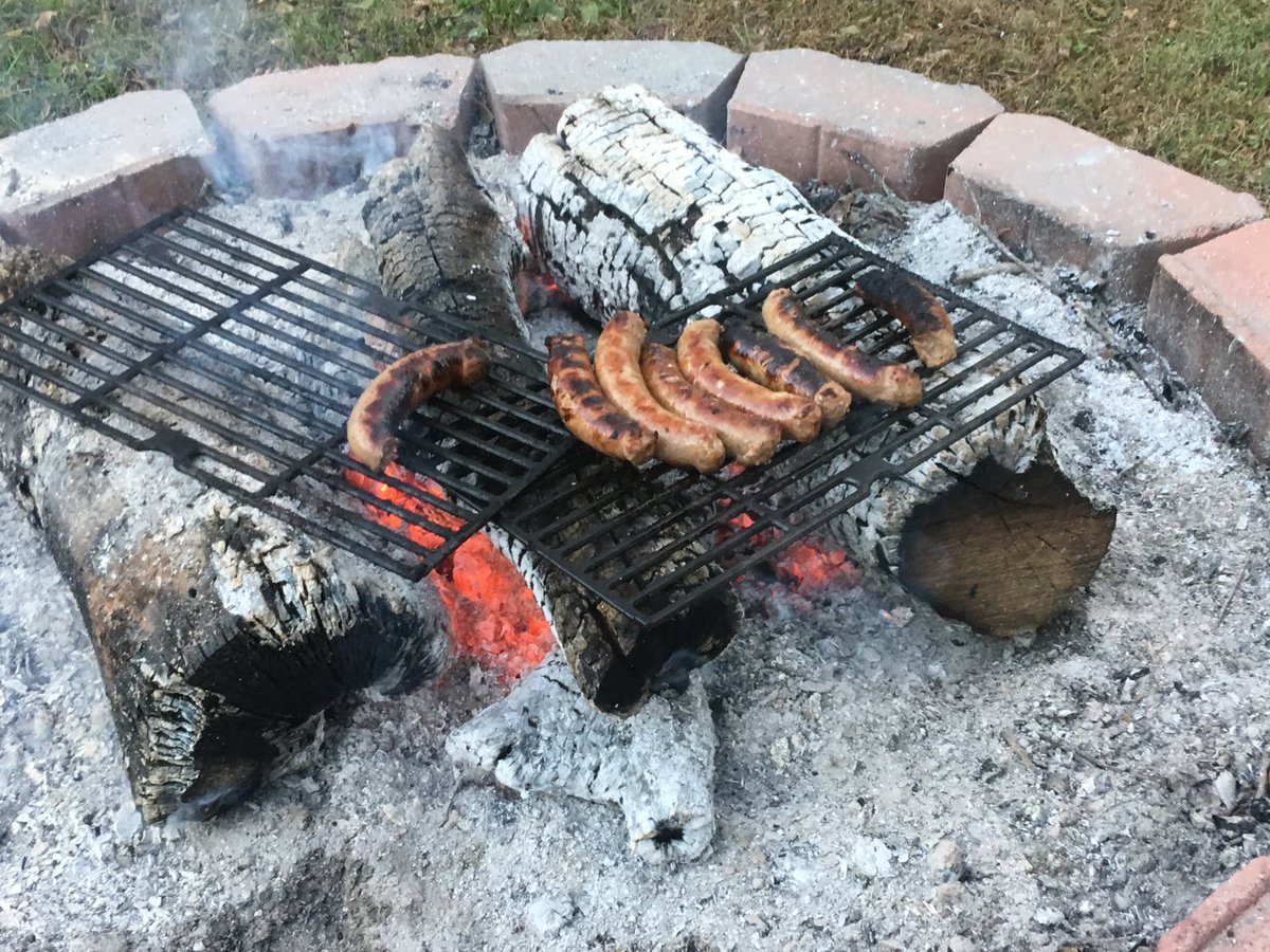 kuch0303's tweet photo. #sundaygrilling, #lashmettsmeatmarket, #applebrats, no propane, no problem https://t.co/7aiprAnazb