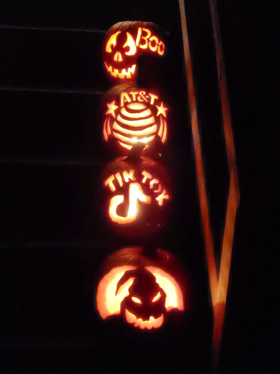 Family pumpkin Carving night! We had a blast making these! #NortheastIHXers #OurNE #PumpkinSkillsNE #OurNEngagement #familyiseverything