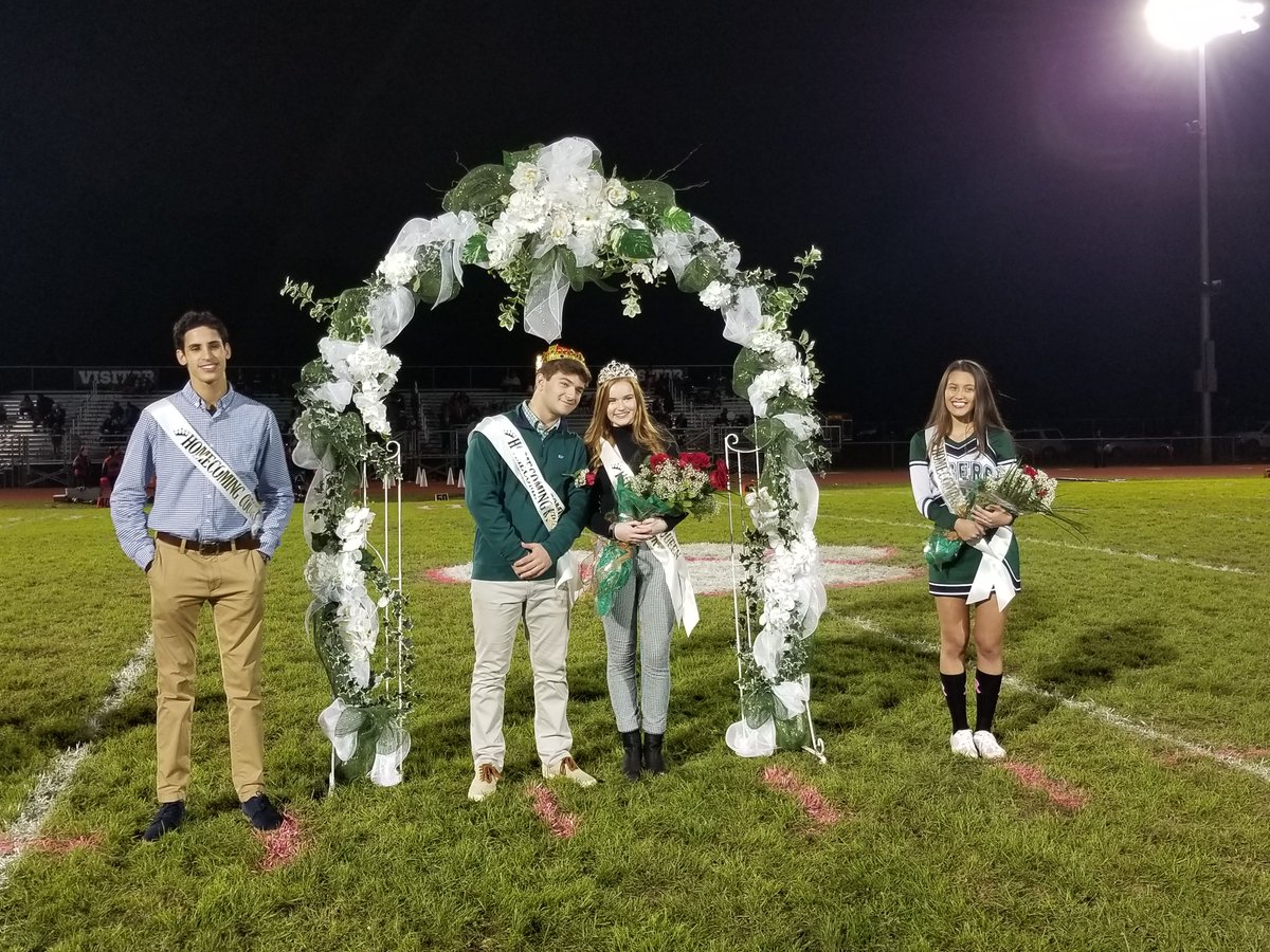 SPHSPrincipal's tweet photo. Congratulations to our Homecoming King and Queen, Joe Sacco and Sarah Gwiazda, and the entire Homecoming Court.  Amazing young women and men making SPHS Proud!!  Go Tigers!! @SoPlfdAthletics @SPHSTigerCheer @SouthP_Football @SPTigerStyle @SPHSMusicDept https://t.co/v9bVAQWEp6