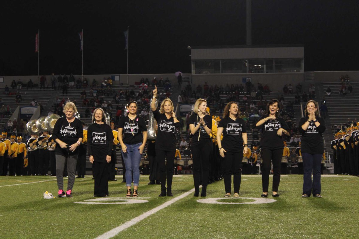 Original Conroe HS Golden Girls’ director boogies at halftime with 99 alumnae to celebrate 50 years dlvr.it/Qp3dWj