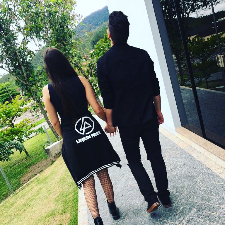 CoupleSoldierBR's tweet photo. Thank you God and Linkin Park for the love of my life. 💛
#LinkinPark #music #Lovemusic #love #Forever #PostTraumatic
#GodIsGood #MakeChesterPround
@mikeshinoda @linkinpark @joehahnLP @phoenixlp @BradDelson @ChesterBe https://t.co/vGWqBXHmdt