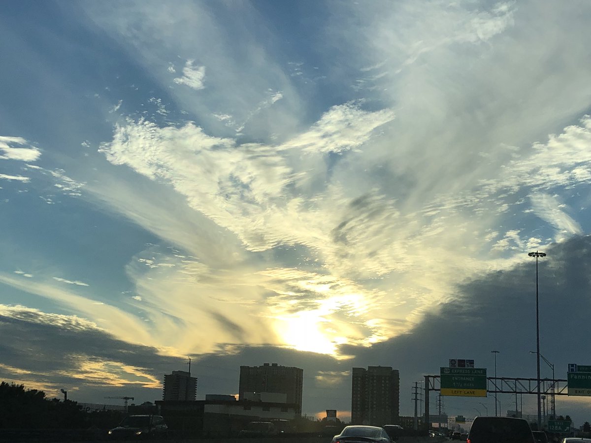 BrandiSmithNews's tweet photo. There #Houston goes showing off again. 😍
#KHOU11 #HTownRush https://t.co/ZLKhNoVlpW