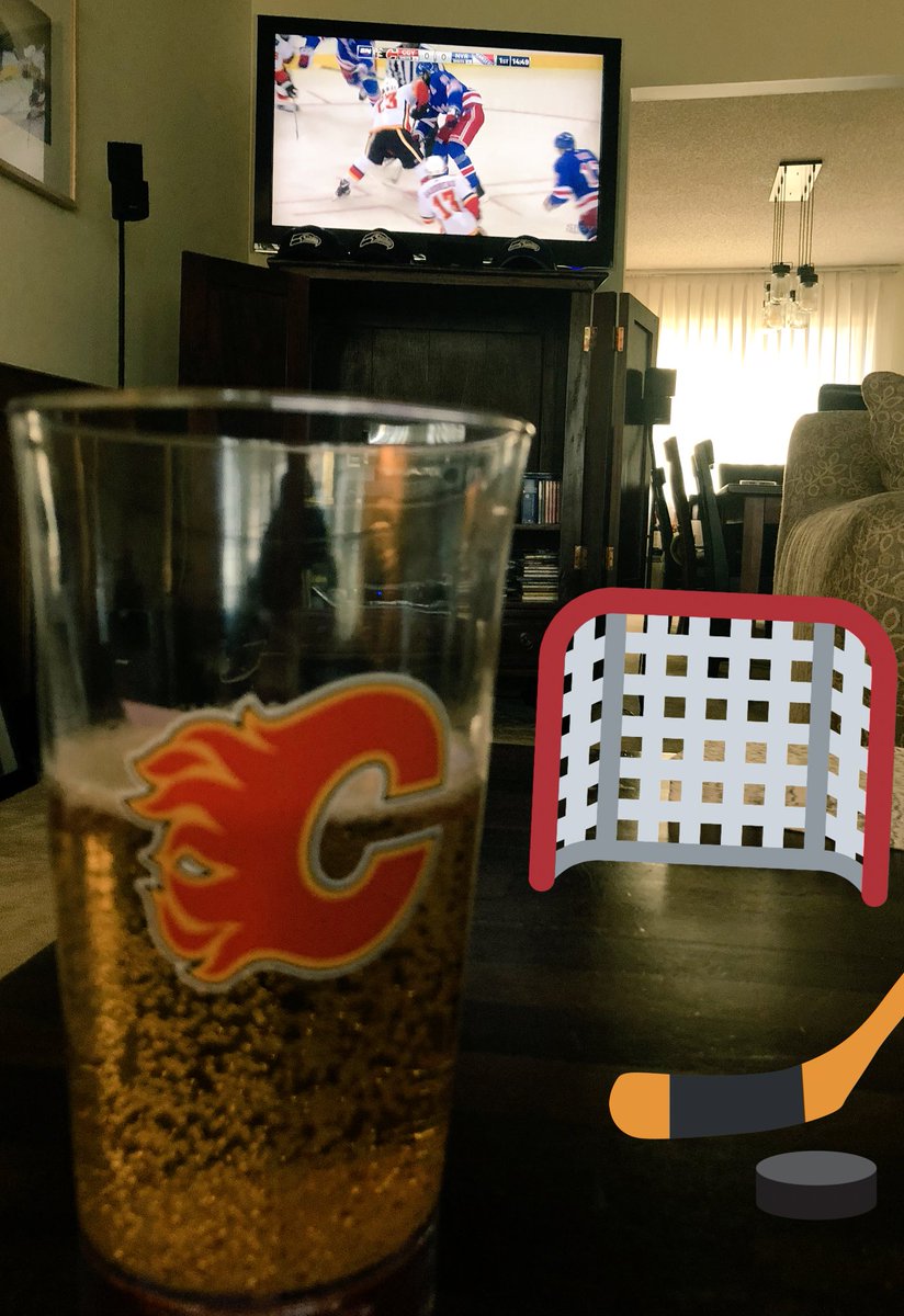 laurschneid's tweet photo. Spatchcocked a chicken for dinner which smells amazing in the oven right now, but I'm actually happier that I replaced the batteries in my #budredlight for the #CalgaryFlames game tonight. #yyc https://t.co/GGdoeqEzFQ