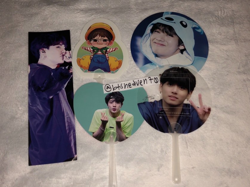 btsheaven7's tweet photo. + HUGE BTS GIVEAWAY +

Rules
+ RT &amp; MBF
+ TAG MUTUALS
+ HAVE NOTIF ON
+ COMMENT WHERE YOU ARE FROM (optional)

Prizes
+ EVERYTHING THAT IS ON THE 4 PHOTOS
+ MORE SURPRISE GOODIES ;)

+ ENDS in 24 hours 

🐯🐰🐨 Will be my last giveaway until I come back from GAs hiatus 🐥🐭🐹🦄 https://t.co/5PGT6UtgDQ