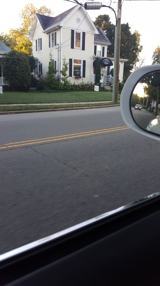 voteyes_issue4's tweet photo. Kinda hard to see the sign from here, but not when you are pulling in to @WildflowerMason for a delicious meal. @WildflowerMason supports issue 4 in Mason (Density of Dwelling Units). Learn why here: https://t.co/JNzFJjDXTy. https://t.co/hVHKotuSiq
