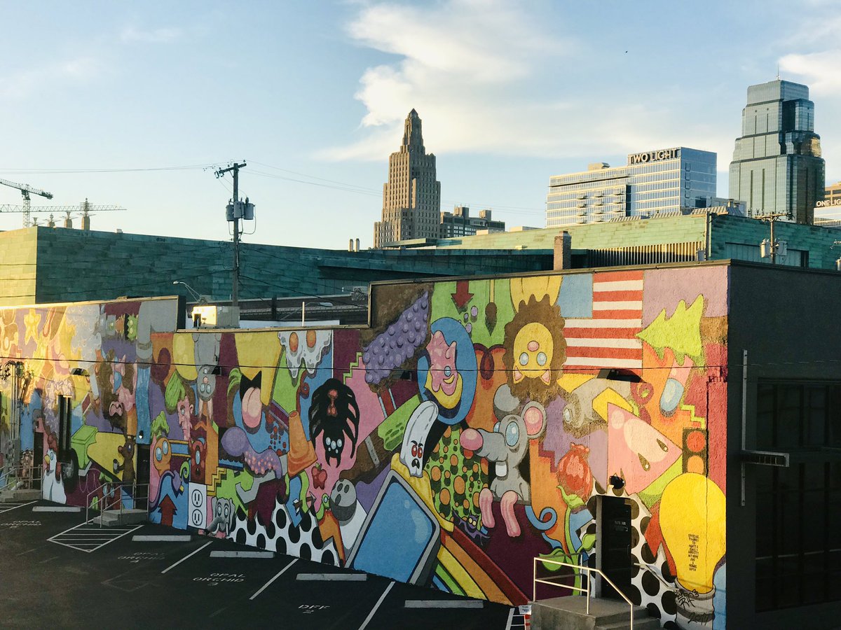 joliejustus's tweet photo. Sunset in the Crossroads. #parlorkcmo https://t.co/KMzPsJqmp3