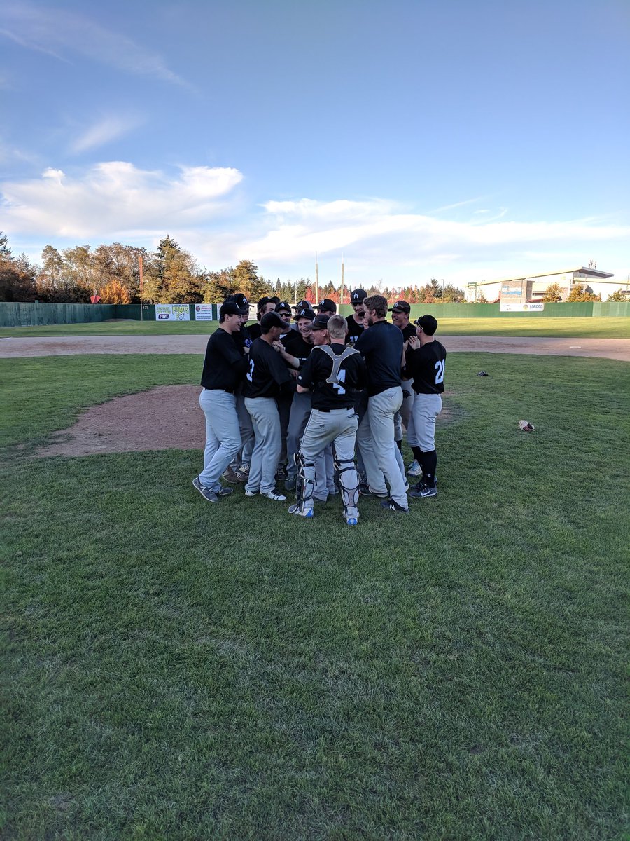 VIUBaseball's tweet photo. And Team Black wins the series with a final score of 9-6!!! Well played by both sides. Congratulations to World Series MVP Jordan Moffat

#pitchforkproud #goms https://t.co/QDxWz56E3Y