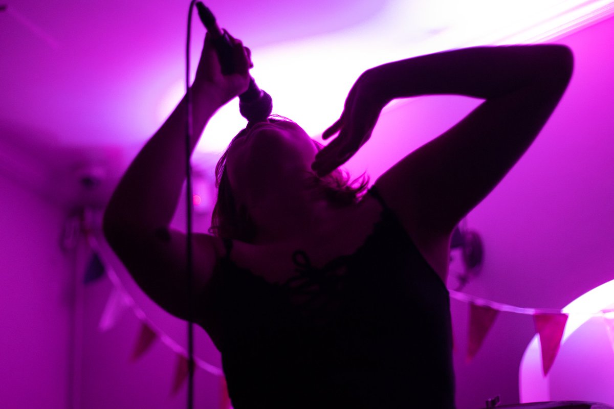 godisinthetv's tweet photo. .@estrons @SwnIsSound #swn2018 @luxauris https://t.co/WqcwmE6fjz