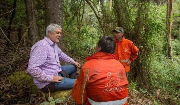 AmandaAriza3's tweet photo. Peñalosa próximamente en supervivencia al desnudo no te lo pierdas https://t.co/6UZkw4MP5b