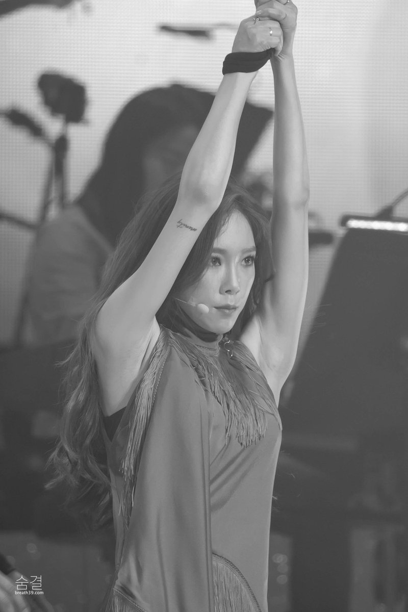 breath_39's tweet photo. 181021 태연아 노래해줘서 고마워 💜
#태연콘서트
#taeyeon
#태연 https://t.co/jzW5IfziYM