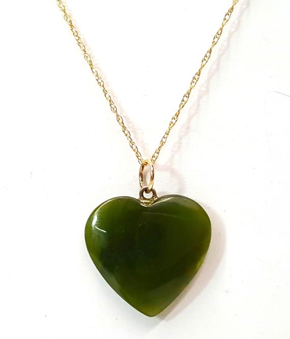 SS_Jewels's tweet photo. Jade Heart Pendant 20mm. with loop on a 16&amp;quot; costume link chain . #hearts #love #DiamondCharm #gold #gemstone #ValentinesDay #necklace #heart #CubicZirconia #pendant 
$13.99
➤ https://t.co/RXum4fkE9A
via @outfy https://t.co/bngMBWSlhb