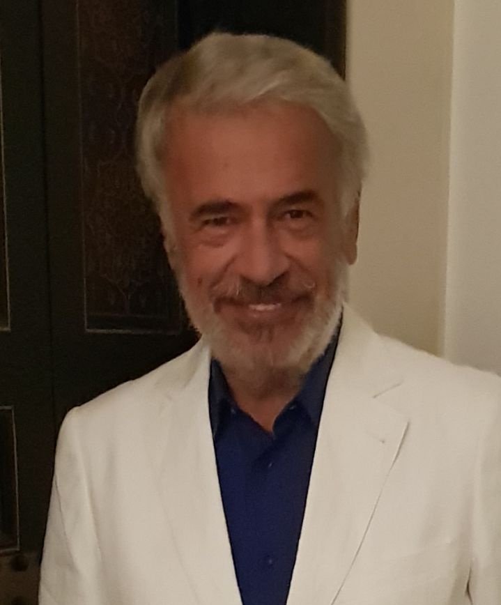 NataliaDLSok's tweet photo. Vimos con enorme emoción "PUENTES". Gracias Padre Pepe, Padre Toto y a cada uno de los amigos que dieron su testimonio. Recordemos siempre  las palabras que nos marcan el camino:
TRABAJO Y SOLIDARIDAD.
Trabajemos para eso, tendamos puentes. Gracias papá. https://t.co/x2moKa331y