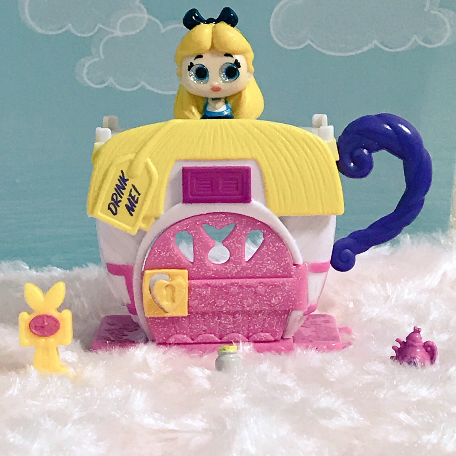 チェルシー アリスのティーカップドア開封 白ウサギの家 パッケージのアリスとマッドハッターが可愛過ぎ 実物のドアフィグのよりイラストの方が可愛い アリス ドアラブル Doorable T Co P9gqsbjsz0 Twitter チェルシー アリスのティーカップドア開封 白ウサギの家 パッケージのアリスとマッドハッターが可愛過ぎ 実物のドアフィグのよりイラストの方が可愛い アリス ドアラブル Doorable T Co P9gqsbjsz0 Twitter