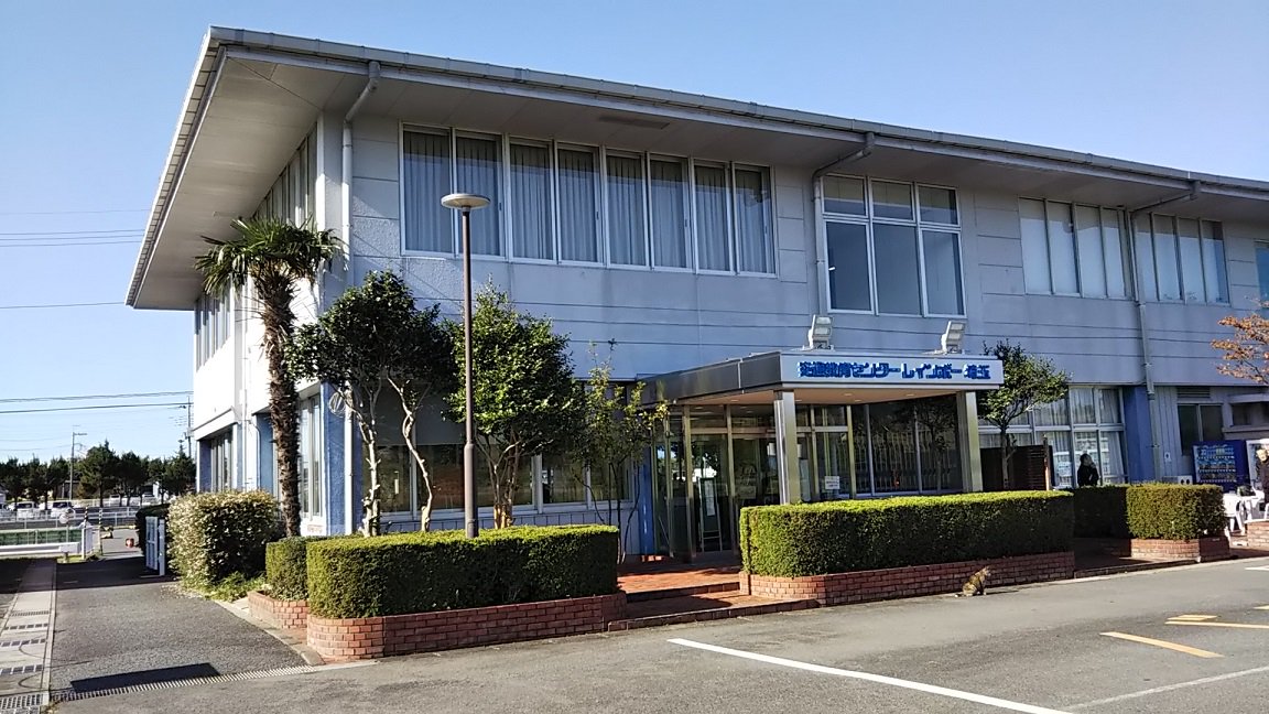 ゴンスケ 昨日 初めてライディングスクールなるものに参加してきました 場所は圏央道 桶川北本icから約10分ぐらいのところにある 交通教育センターレインボー埼玉 です 隣には ホンダエアポート という小型飛行機 ヘリコプター用の飛行場が ゴンスケ 昨日 初めてライディングスクールなるものに参加してきました 場所は圏央道 桶川北本icから約10分ぐらいのところにある 交通教育センターレインボー埼玉 です 隣には ホンダエアポート という小型飛行機 ヘリコプター用の飛行場が