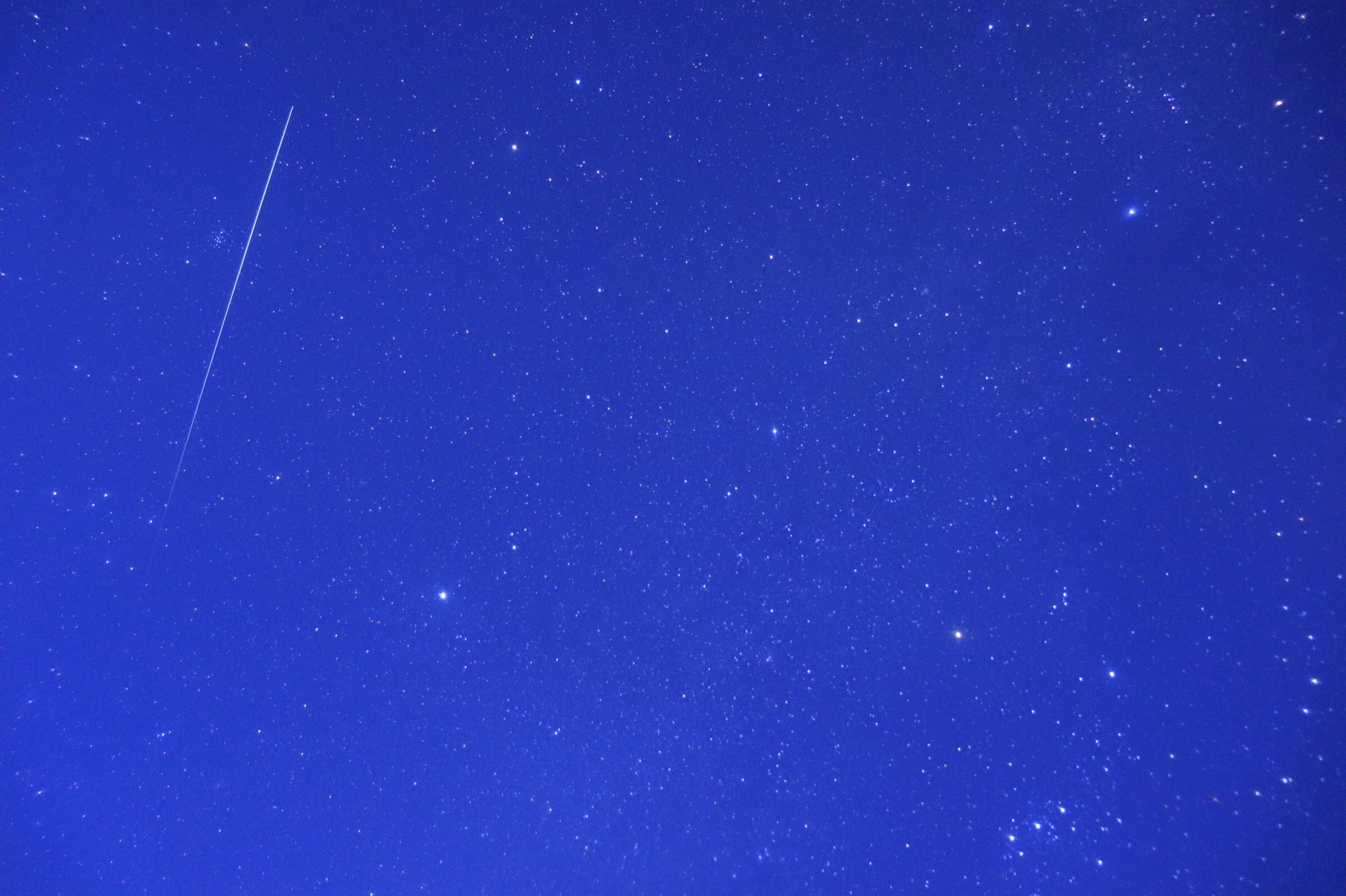 能代市地域おこし協力隊 昨晩の星空 能代市小友沼 オリオン座流星群の流れ星をゲット 星空撮影 絶景 流れ星 地域おこし協力隊 能代市 オリオン座流星群 冬の星座 T Co G7qosripkr Twitter