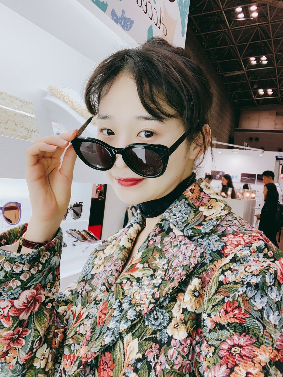 MEGANE_WM's tweet photo. 今日は午前中は、日本一メガネが集まるIOFT!メガネの展示会!
こりゃ楽しい
そして午後からレコーディングとお稽古でございます! https://t.co/KfjwrScvYd
