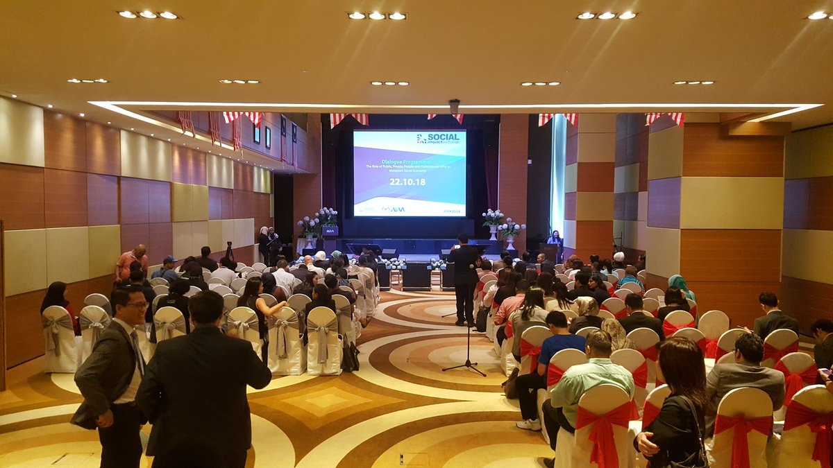 URekaMY's tweet photo. #HappeningNow Dialogue Programme-The Role of Public, Private, People &amp; Professionals in Msia's Social Economy #SIX2018 https://t.co/c09mHbCWHK