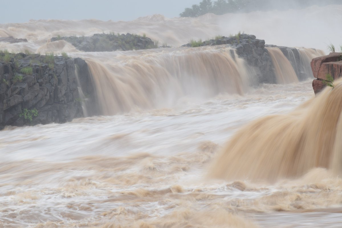 Lensiblecom's tweet photo. One of the beautiful waterfalls in India, Raneh Falls in Khajuraho. Incredible photo captured.
#Khajuraho #waterfalls #ranehwaterfall #Indianbeauty #NaturalBeauty #IncredibleIndia #MondayMotivation #scenic #sightseeing #PhotoOfTheDay https://t.co/tC60UU9WSz