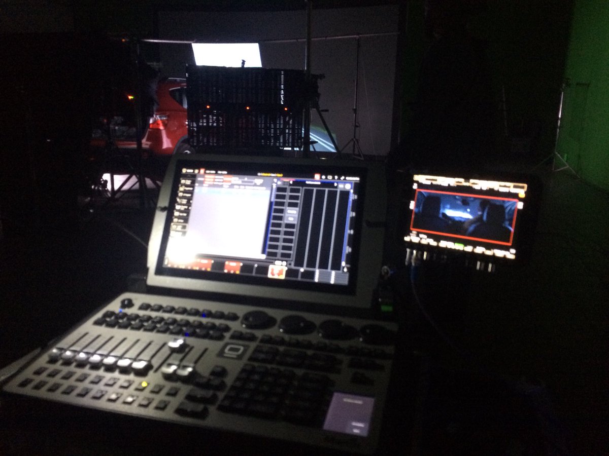 davidmonguet's tweet photo. Fin de semana en Vitoria rodando #lapequeñasuiza de @KepaSojo DOP #kennethoribe @neppc con sistema de retroproyeccion, pantallas LED y Catalyst https://t.co/jesywExRsU