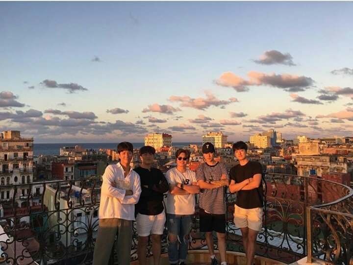 Crew drama #Boyfriend insta update! 

#SongHyKyo dan #Parkbogum udah selesai syuting di Cuba hari ini. Tapi ngomong2 itu view lokasi syutingnya kok keren bgt ya 😍
