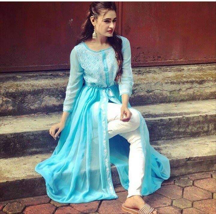 FashionFreeze's tweet photo. Blue is just blooming😍😍
#traditional #elegant #beautyoftheday #beautiful #simple #flats #embroidery #explore #nature #naturelovers 

https://t.co/3VOCVsYLwU https://t.co/HB8xjMvOby