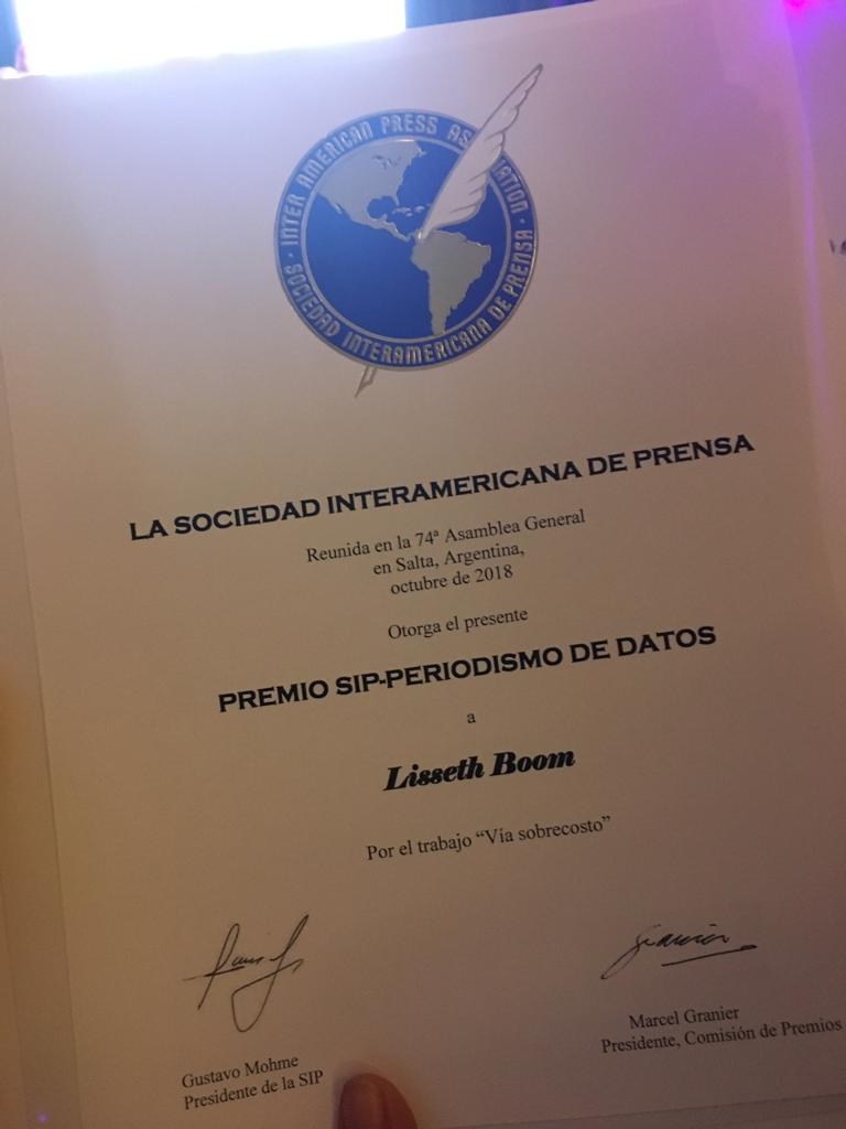 boonbar's tweet photo. Trabajo “Vía Sobrecosto” del colectivo #InvestigaLavajato recibió hoy el #PremioSip a la Excelencia Periodística 2018, mención Periodismo de Datos en Salta, #Argentina. Gracias a @milagsalazar y @ConvocaPe por sumarme a este proyecto con periodistas de 10 países de Latam y África https://t.co/GPfYK5B0xF