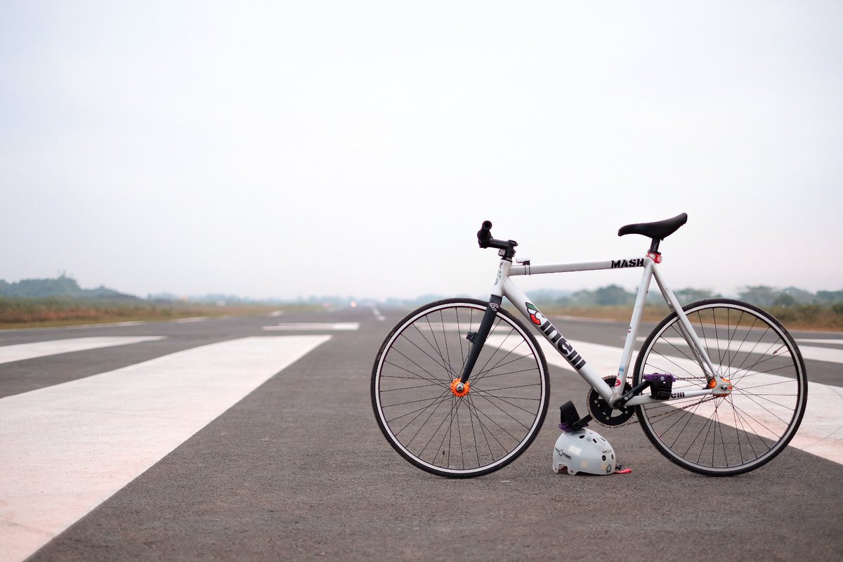 Xietrick's tweet photo. Wts Fullbike Cinelli mash Size 55 , 10jt nett lecet pemakaian dan bekas stiker
Gratis ongkir se jawa
Wa : 08176604270
#fnfjb #arjb @ag_bike @FnFjb @fix_fixed @AlcatrazTrack @Indotrack @trackcyclery https://t.co/wZCTKqN2yq
