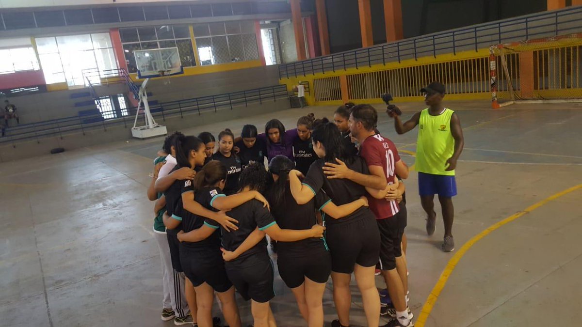RoyHandball tweet picture