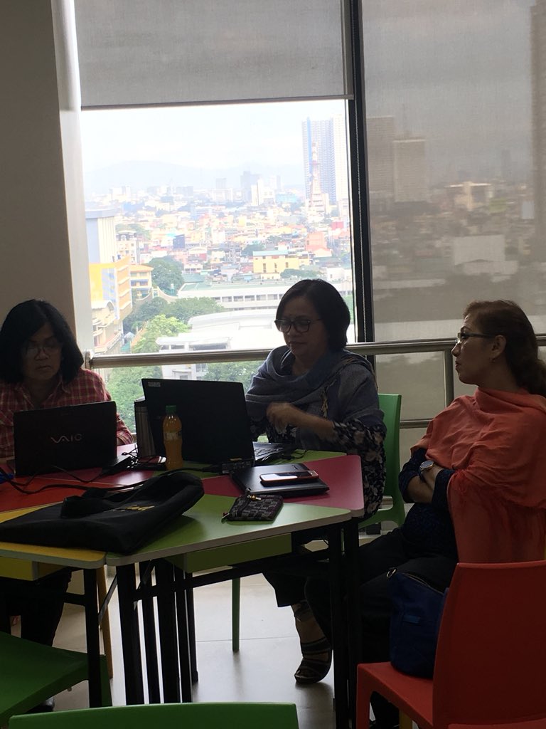 USTNur_Edtech's tweet photo. UST Faculty on #USTcloudcampus training! 😊 https://t.co/BgXfkdXcnM