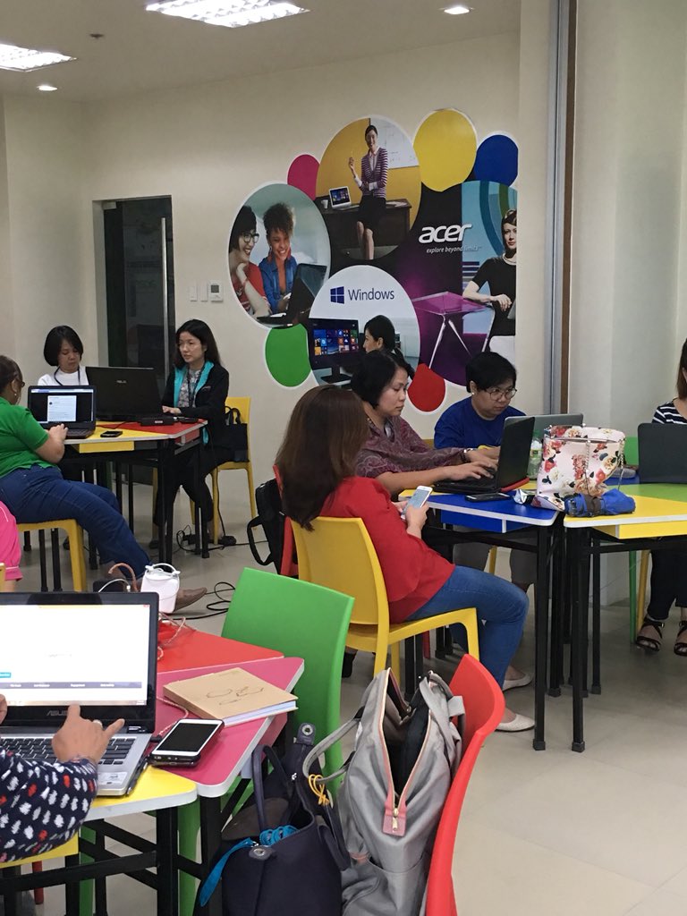 USTNur_Edtech's tweet photo. UST Faculty on #USTcloudcampus training! 😊 https://t.co/BgXfkdXcnM