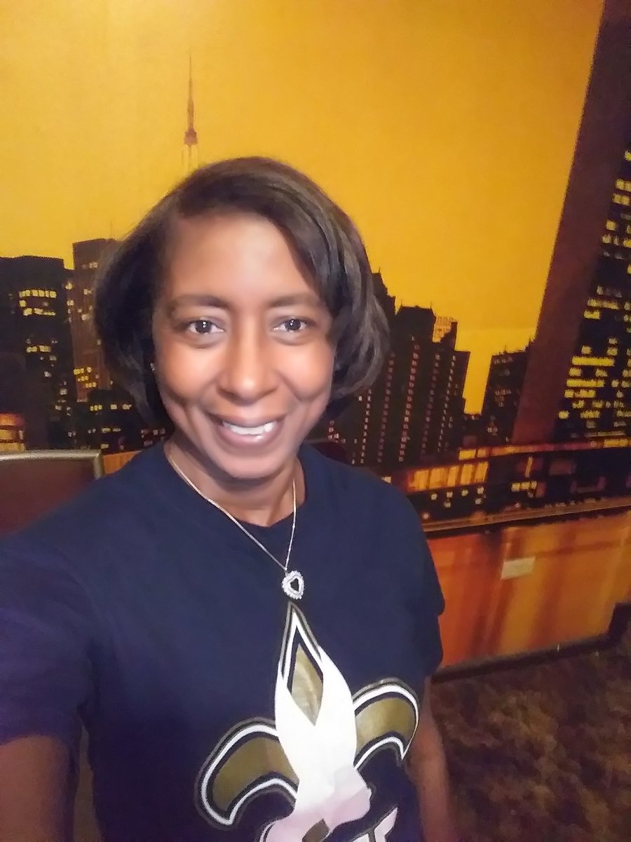DominiqueKDoug1's tweet photo. i was pretending to be in New York this afternoon,in my dining room #playinginthehouse @LynnTalks2Much @AlisaKD1 #SundayFunday https://t.co/lv5RYaFCsC