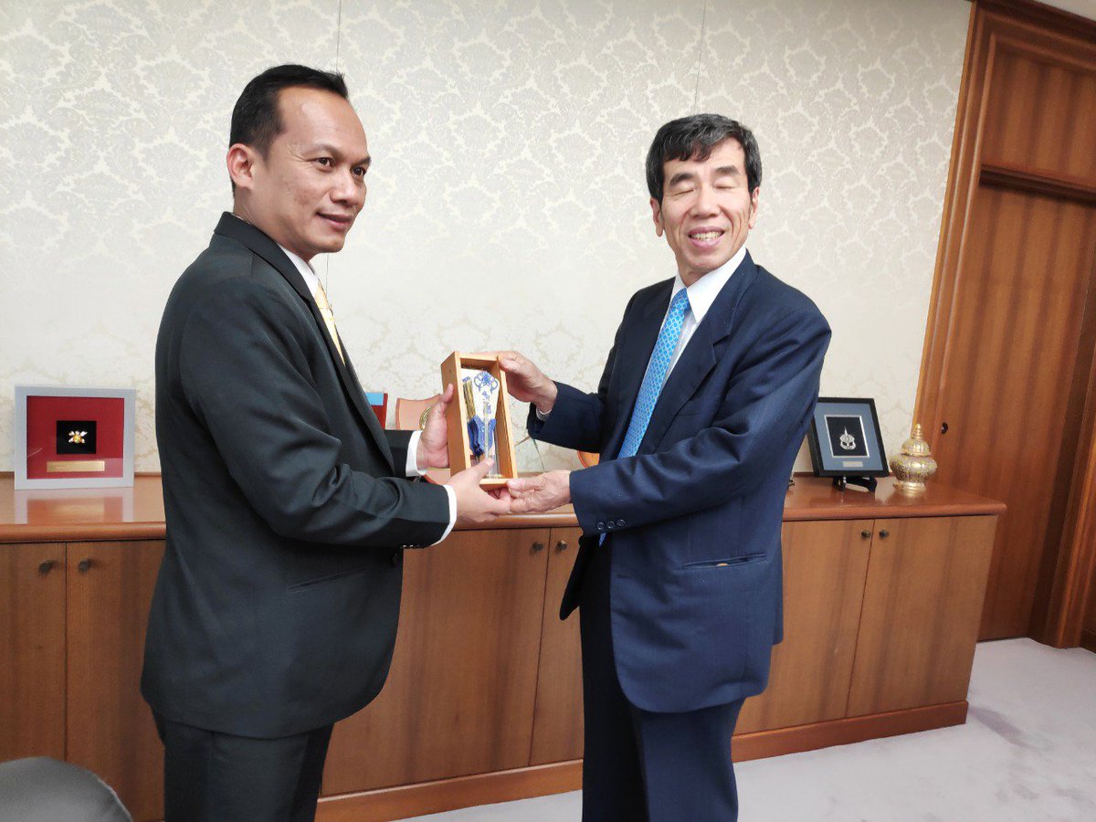 KPPU's tweet photo. KPPU &amp; JICA lakukan implementasi program kerjasama dlm bidang knowledge sharing hukum persaingan usaha dgn Japan Fair Trade Comission (JFTC). Kegiatan ini dihadiri oleh Komisioner KPPU Ukay Karyadi, Guntur Saragih, Harry Agustanto, Kodrat Wibowo &amp; Yudi Hidayat. https://t.co/ltfes3SZDK