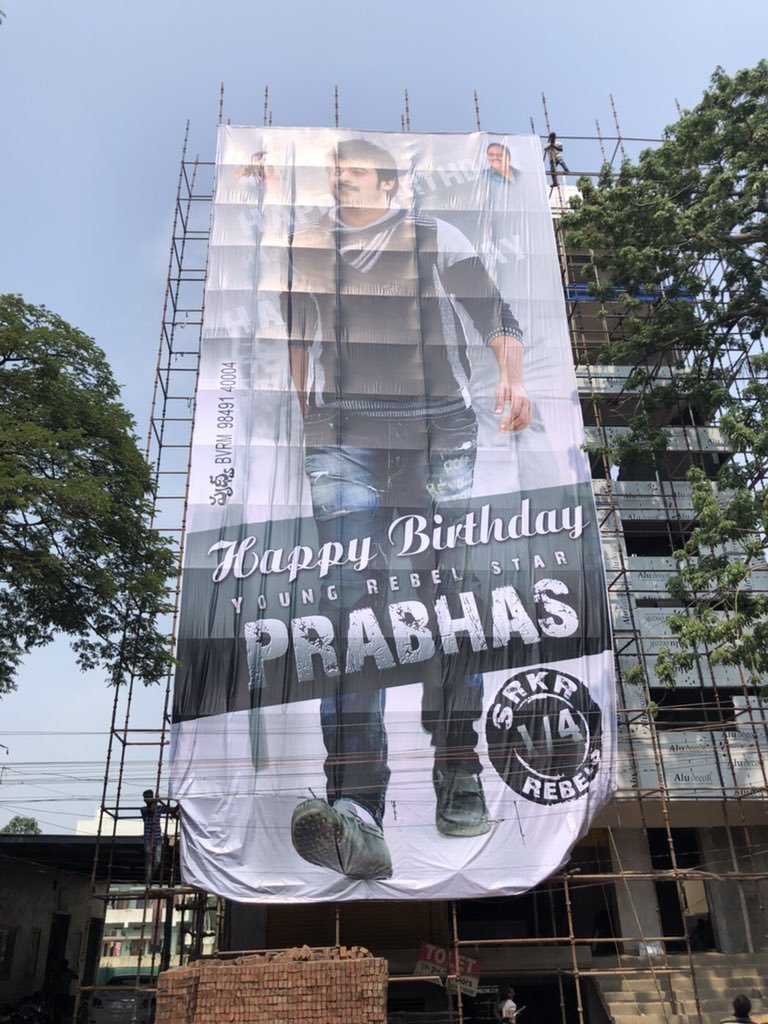 Deepali67123415's tweet photo. Cutout Chusi Konni Konni Nammeyali Dudeeee ....😍👌

#RageOfRebelStar #PrabhasBirthdayCelebrations #SaahoUpdateOnOct23rd #Prabhas20 #Prabhasbirthday #HBDprabhas @PrabhasRaju @ActorPRABHA @Prabhas_Team @Prasad_Darling @TrendsPrabhas @PrabhasSaahoFan @PrabhasFans_ww #1daytogo https://t.co/wKwpJI6tMB